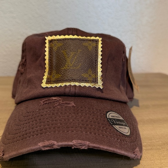 Brown distressed Cap with Louis Vuitton vintage Patch - Picture 1 of 3